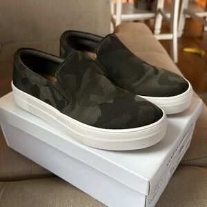 STEVE MADDEN Gills Slip On Platform Sneaker Women’s size 8.5